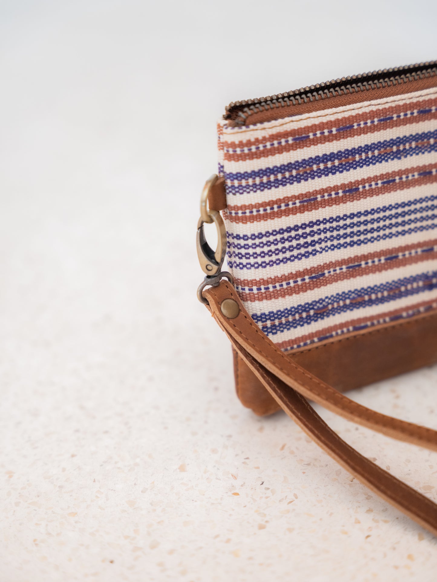 Sumba clutch